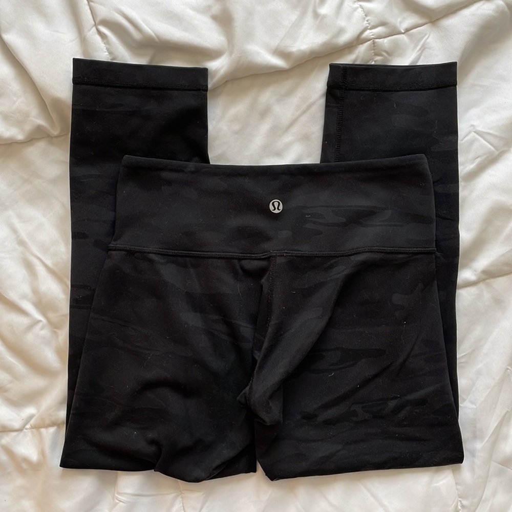 Dark camo lulu leggings size 4